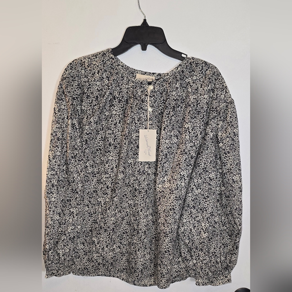 NEW, Womens sz L 100% Cotton, Black and White Floral Blouse, Universal Thread